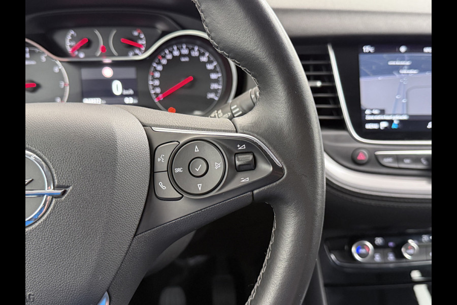 Opel Grandland X T131pk Navi Trekhaak Executive Dual-Ecc Apple Carplay Android PDC-a+v Park-Assist Distr.-Riem bij 61.000km vervangen Chroompakket Priv.Glass Volledig dealer onderhouden, laatste beurt bij 61.000km 1400kg trekvermogen.  EURO6