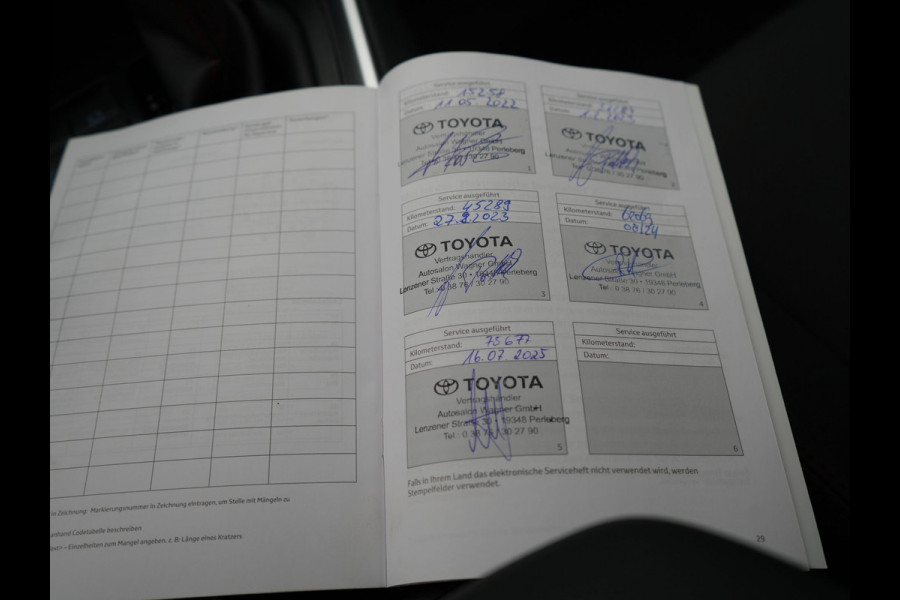 Toyota RAV4 2.5 Plug-in Hybrid AWD Dynamic 306pk Dealer O.H PHEV | Adaptive Cruise | Trekhaak | Sportstoelen Verwarmd | Camera | Apple Carplay | 18"L.M | Keyless | Stuurverwarming | Navigatie |