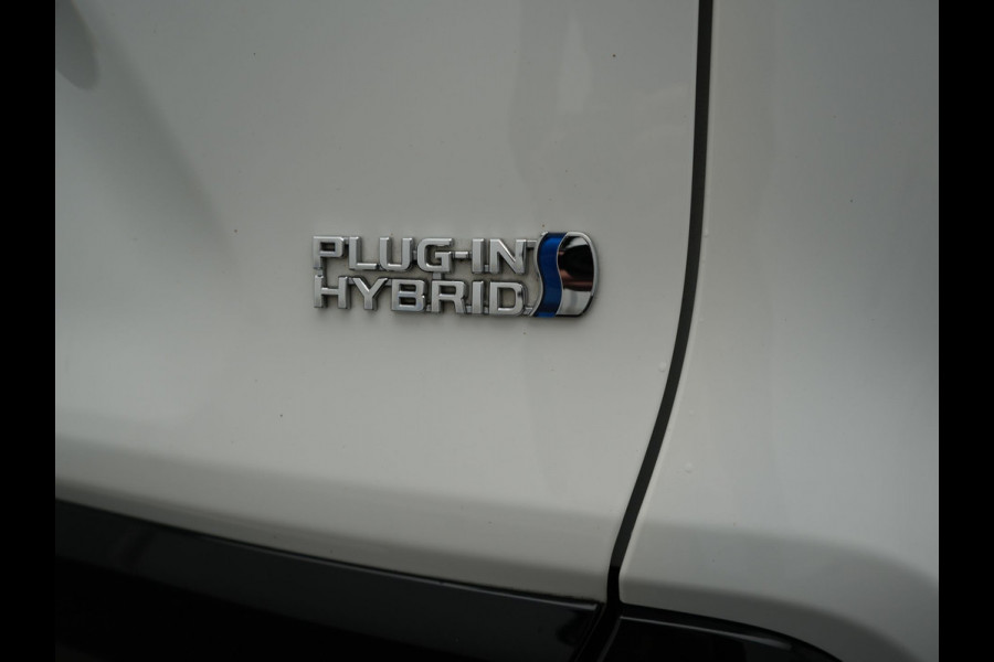 Toyota RAV4 2.5 Plug-in Hybrid AWD Dynamic 306pk Dealer O.H PHEV | Adaptive Cruise | Trekhaak | Sportstoelen Verwarmd | Camera | Apple Carplay | 18"L.M | Keyless | Stuurverwarming | Navigatie |