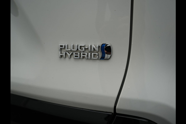 Toyota RAV4 2.5 Plug-in Hybrid AWD Dynamic 306pk Dealer O.H PHEV | Adaptive Cruise | Trekhaak | Sportstoelen Verwarmd | Camera | Apple Carplay | 18"L.M | Keyless | Stuurverwarming | Navigatie |