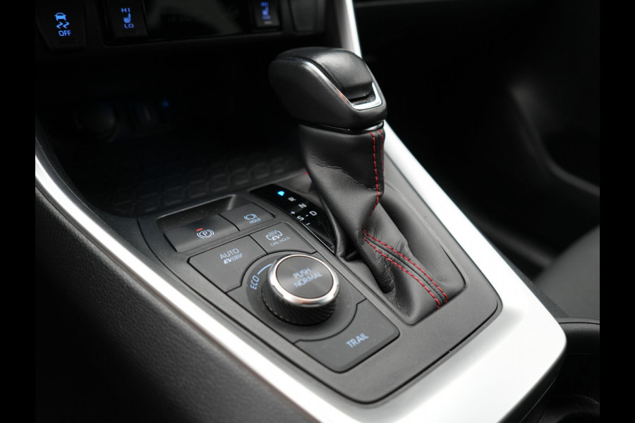 Toyota RAV4 2.5 Plug-in Hybrid AWD Dynamic 306pk Dealer O.H PHEV | Adaptive Cruise | Trekhaak | Sportstoelen Verwarmd | Camera | Apple Carplay | 18"L.M | Keyless | Stuurverwarming | Navigatie |