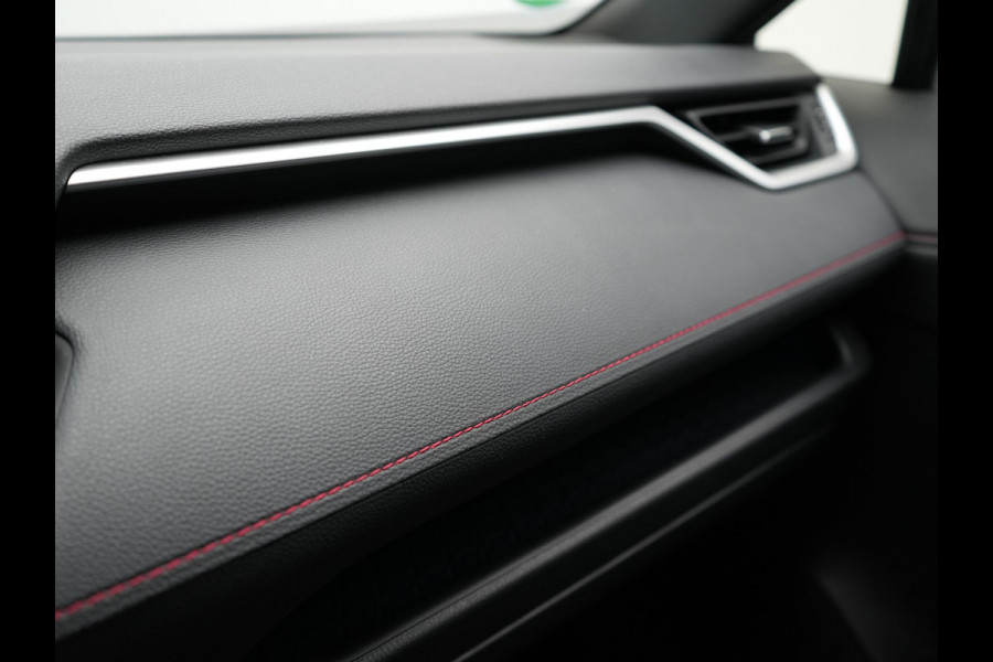 Toyota RAV4 2.5 Plug-in Hybrid AWD Dynamic 306pk Dealer O.H PHEV | Adaptive Cruise | Trekhaak | Sportstoelen Verwarmd | Camera | Apple Carplay | 18"L.M | Keyless | Stuurverwarming | Navigatie |