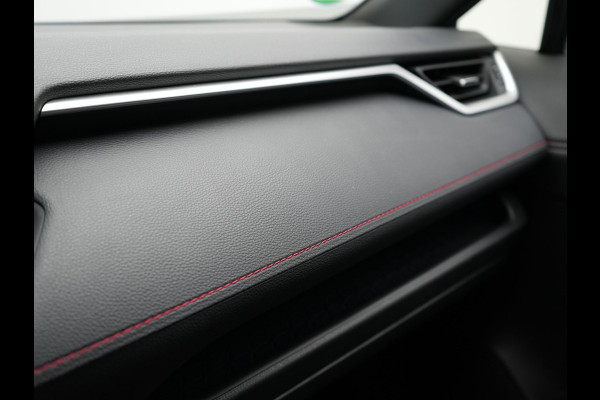 Toyota RAV4 2.5 Plug-in Hybrid AWD Dynamic 306pk Dealer O.H PHEV | Adaptive Cruise | Trekhaak | Sportstoelen Verwarmd | Camera | Apple Carplay | 18"L.M | Keyless | Stuurverwarming | Navigatie |