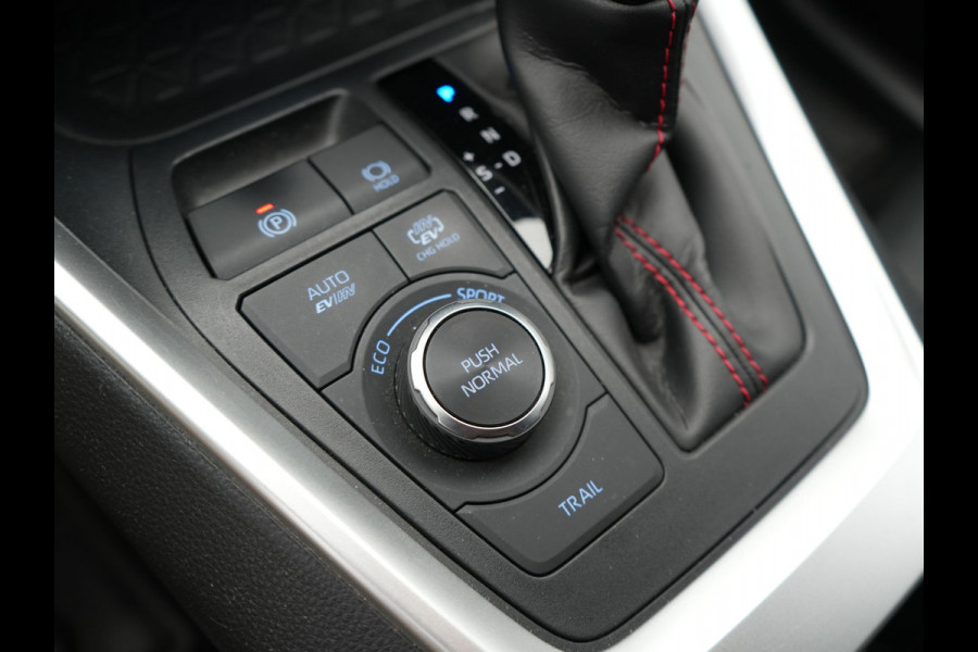 Toyota RAV4 2.5 Plug-in Hybrid AWD Dynamic 306pk Dealer O.H PHEV | Adaptive Cruise | Trekhaak | Sportstoelen Verwarmd | Camera | Apple Carplay | 18"L.M | Keyless | Stuurverwarming | Navigatie |
