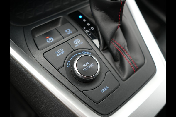 Toyota RAV4 2.5 Plug-in Hybrid AWD Dynamic 306pk Dealer O.H PHEV | Adaptive Cruise | Trekhaak | Sportstoelen Verwarmd | Camera | Apple Carplay | 18"L.M | Keyless | Stuurverwarming | Navigatie |