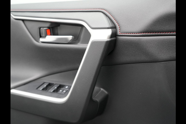 Toyota RAV4 2.5 Plug-in Hybrid AWD Dynamic 306pk Dealer O.H PHEV | Adaptive Cruise | Trekhaak | Sportstoelen Verwarmd | Camera | Apple Carplay | 18"L.M | Keyless | Stuurverwarming | Navigatie |