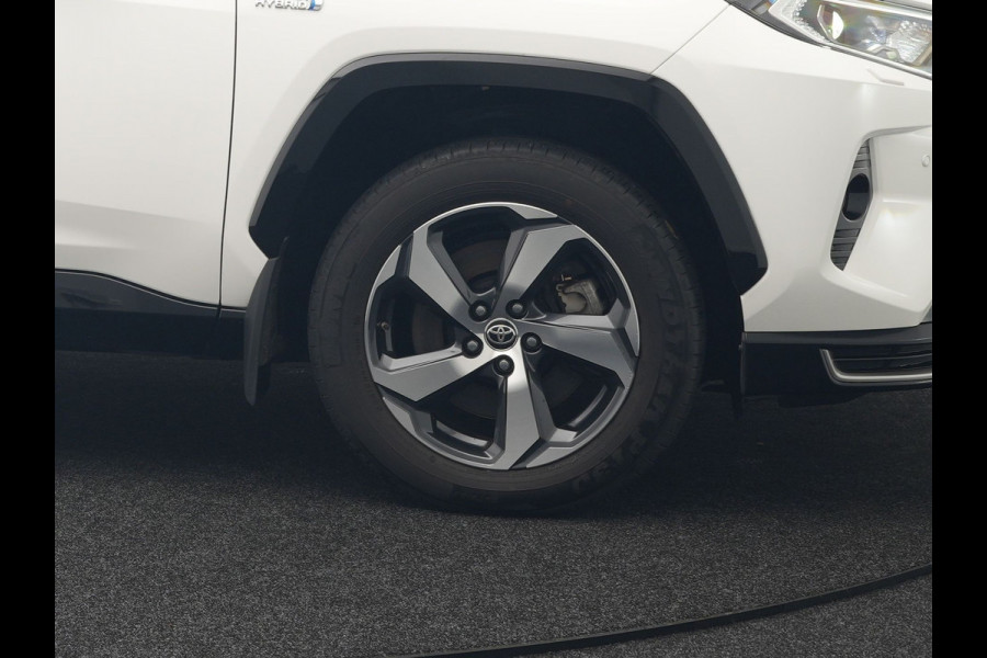 Toyota RAV4 2.5 Plug-in Hybrid AWD Dynamic 306pk Dealer O.H PHEV | Adaptive Cruise | Trekhaak | Sportstoelen Verwarmd | Camera | Apple Carplay | 18"L.M | Keyless | Stuurverwarming | Navigatie |