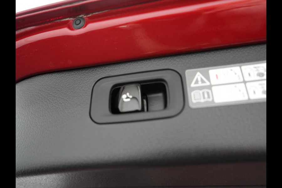 Mercedes-Benz C-Klasse Estate 300 e AMG Line Plug In Hybrid 313pk Dealer O.H PHEV | Trekhaak af Fabriek | Adaptive Cruise | 360 Camera | Digital LED | Burmester Soundsystem | Alcantara Sportstoelen Verwarmd | Sfeerverlichting | Keyless |