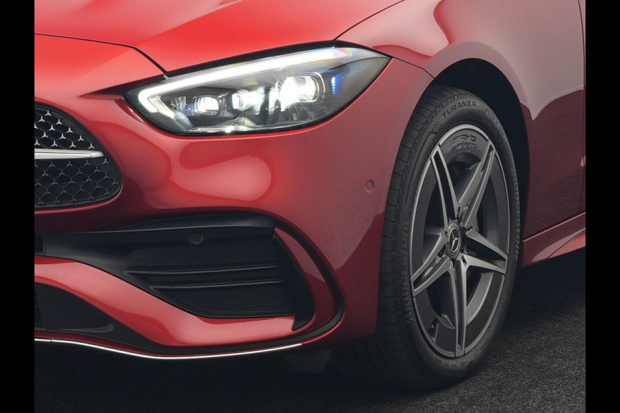 Mercedes-Benz C-Klasse Estate 300 e AMG Line Plug In Hybrid 313pk Dealer O.H PHEV | Trekhaak af Fabriek | Adaptive Cruise | 360 Camera | Digital LED | Burmester Soundsystem | Alcantara Sportstoelen Verwarmd | Sfeerverlichting | Keyless |