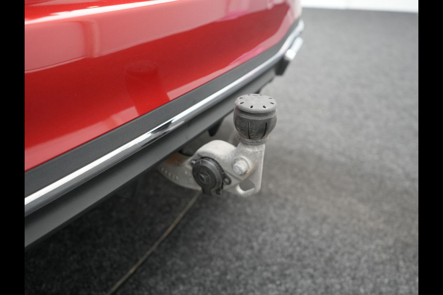 Mercedes-Benz C-Klasse Estate 300 e AMG Line Plug In Hybrid 313pk Dealer O.H PHEV | Trekhaak af Fabriek | Adaptive Cruise | 360 Camera | Digital LED | Burmester Soundsystem | Alcantara Sportstoelen Verwarmd | Sfeerverlichting | Keyless |