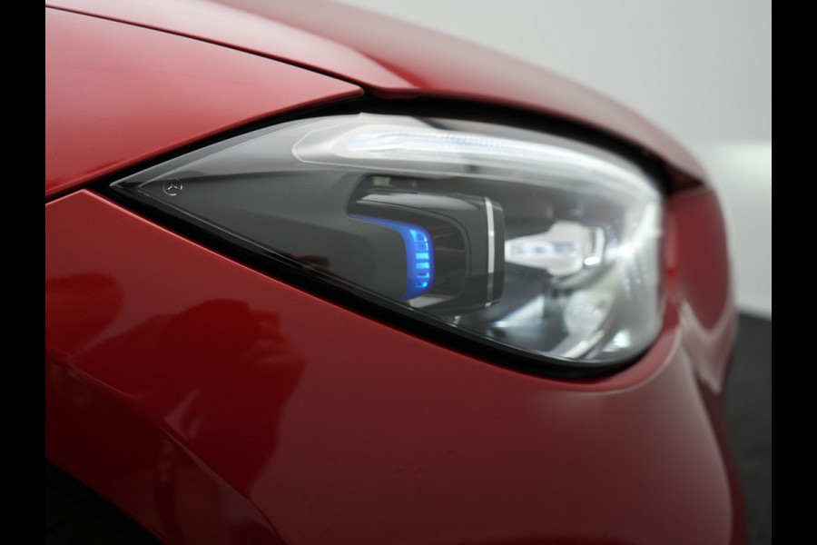 Mercedes-Benz C-Klasse Estate 300 e AMG Line Plug In Hybrid 313pk Dealer O.H PHEV | Trekhaak af Fabriek | Adaptive Cruise | 360 Camera | Digital LED | Burmester Soundsystem | Alcantara Sportstoelen Verwarmd | Sfeerverlichting | Keyless |