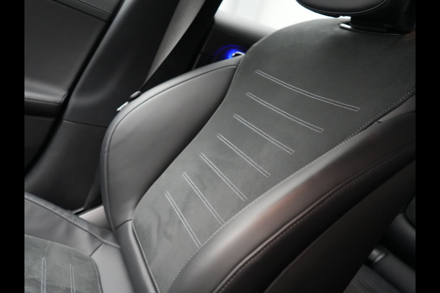 Mercedes-Benz C-Klasse Estate 300 e AMG Line Plug In Hybrid 313pk Dealer O.H PHEV | Trekhaak af Fabriek | Adaptive Cruise | 360 Camera | Digital LED | Burmester Soundsystem | Alcantara Sportstoelen Verwarmd | Sfeerverlichting | Keyless |