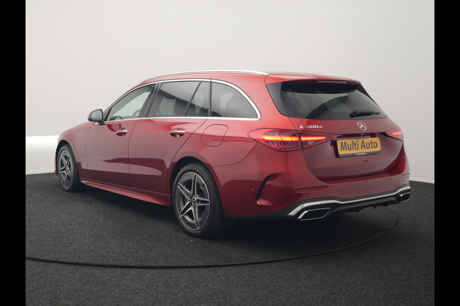 Mercedes-Benz C-Klasse Estate 300 e AMG Line Plug In Hybrid 313pk Dealer O.H PHEV | Trekhaak af Fabriek | Adaptive Cruise | 360 Camera | Digital LED | Burmester Soundsystem | Alcantara Sportstoelen Verwarmd | Sfeerverlichting | Keyless |