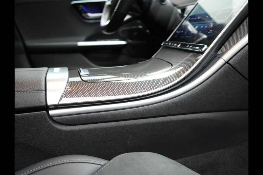 Mercedes-Benz C-Klasse Estate 300 e AMG Line Plug In Hybrid 313pk Dealer O.H PHEV | Trekhaak af Fabriek | Adaptive Cruise | 360 Camera | Digital LED | Burmester Soundsystem | Alcantara Sportstoelen Verwarmd | Sfeerverlichting | Keyless |