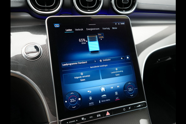 Mercedes-Benz C-Klasse Estate 300 e AMG Line Plug In Hybrid 313pk Dealer O.H PHEV | Trekhaak af Fabriek | Adaptive Cruise | 360 Camera | Digital LED | Burmester Soundsystem | Alcantara Sportstoelen Verwarmd | Sfeerverlichting | Keyless |