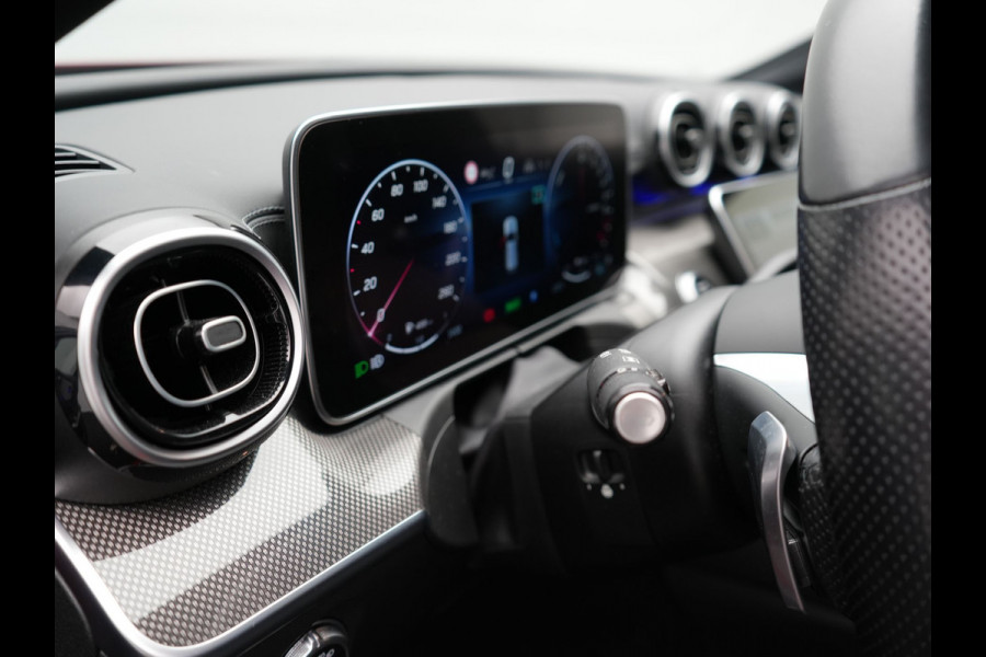 Mercedes-Benz C-Klasse Estate 300 e AMG Line Plug In Hybrid 313pk Dealer O.H PHEV | Trekhaak af Fabriek | Adaptive Cruise | 360 Camera | Digital LED | Burmester Soundsystem | Alcantara Sportstoelen Verwarmd | Sfeerverlichting | Keyless |