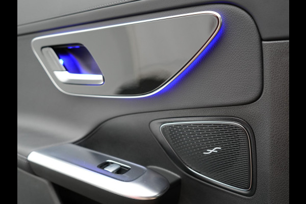 Mercedes-Benz C-Klasse Estate 300 e AMG Line Plug In Hybrid 313pk Dealer O.H PHEV | Trekhaak af Fabriek | Adaptive Cruise | 360 Camera | Digital LED | Burmester Soundsystem | Alcantara Sportstoelen Verwarmd | Sfeerverlichting | Keyless |