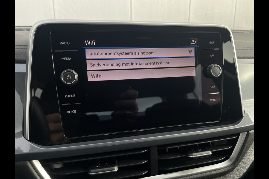 Volkswagen T-Roc 1.5 TSI Style | LED | Camera | Carplay | Climate