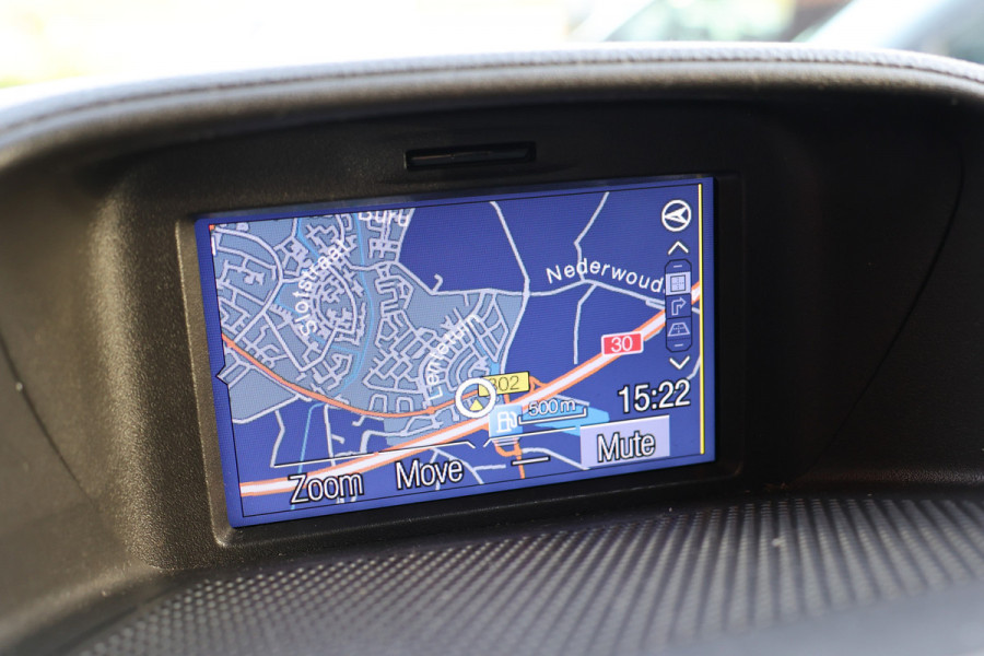 Ford Transit Custom 290 2.0 TDCI 170 PK L2H1 Limited | Standkachel | Navigatie | Stoelverwarming | Camera | Cruise control | Trekhaak | NAP Logisch | Dakdragers | Airco | 3-Zitter