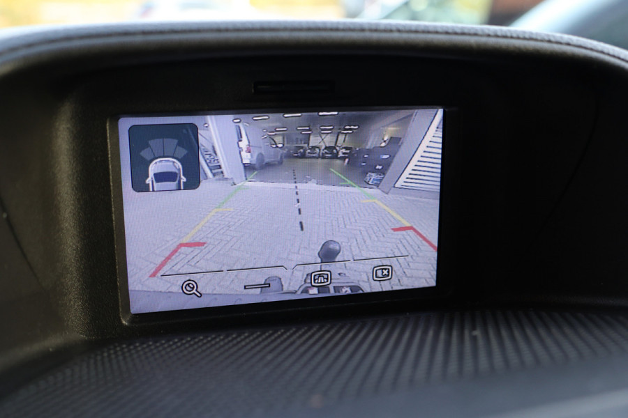 Ford Transit Custom 290 2.0 TDCI 170 PK L2H1 Limited | Standkachel | Navigatie | Stoelverwarming | Camera | Cruise control | Trekhaak | NAP Logisch | Dakdragers | Airco | 3-Zitter