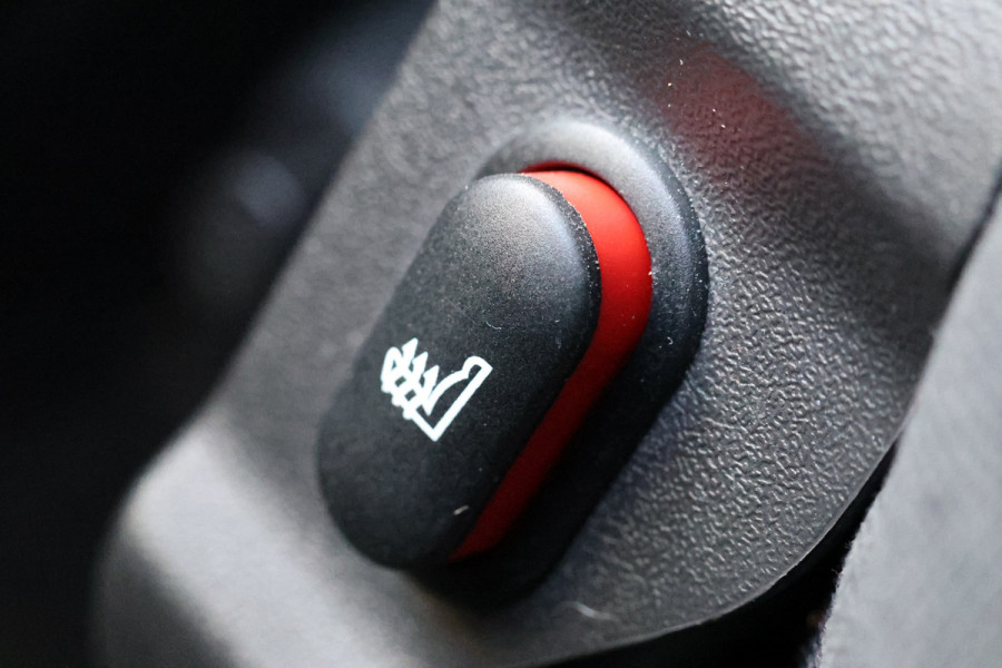 Ford Transit Custom 290 2.0 TDCI 170 PK L2H1 Limited | Standkachel | Navigatie | Stoelverwarming | Camera | Cruise control | Trekhaak | NAP Logisch | Dakdragers | Airco | 3-Zitter