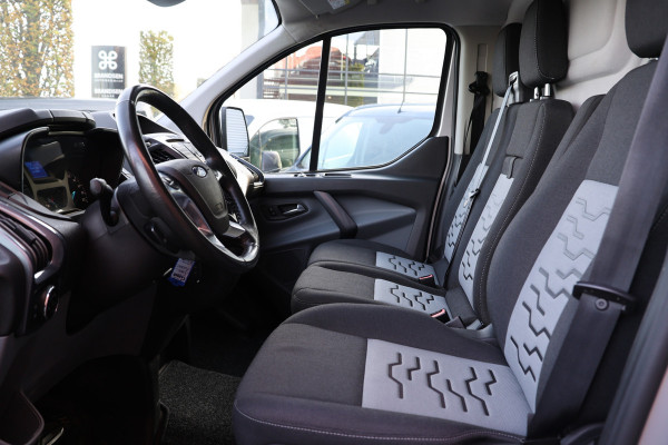 Ford Transit Custom 290 2.0 TDCI 170 PK L2H1 Limited | Standkachel | Navigatie | Stoelverwarming | Camera | Cruise control | Trekhaak | NAP Logisch | Dakdragers | Airco | 3-Zitter