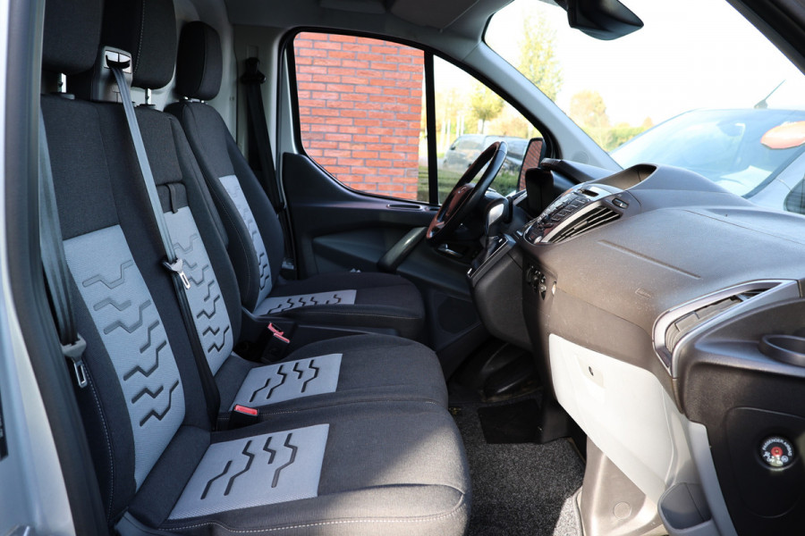 Ford Transit Custom 290 2.0 TDCI 170 PK L2H1 Limited | Standkachel | Navigatie | Stoelverwarming | Camera | Cruise control | Trekhaak | NAP Logisch | Dakdragers | Airco | 3-Zitter