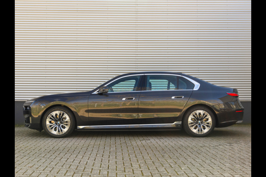 BMW i7 xDrive60 - Bowers & Wilkins - Automatische Deuren - Stoelventilatie + Massage