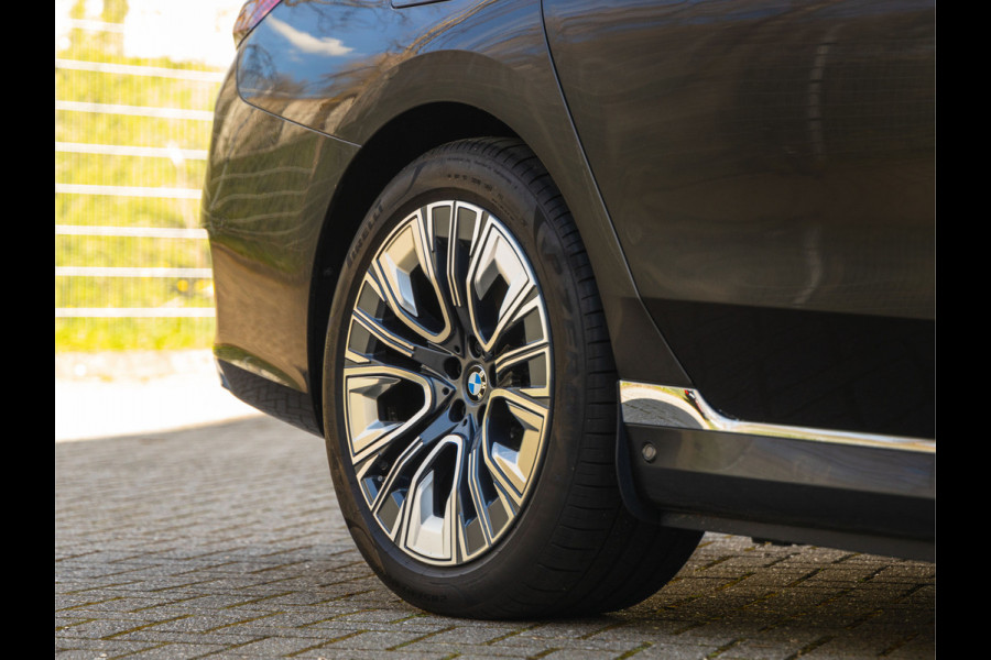 BMW i7 xDrive60 - Bowers & Wilkins - Automatische Deuren - Stoelventilatie + Massage
