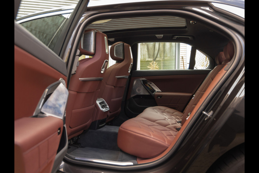 BMW i7 xDrive60 - Bowers & Wilkins - Automatische Deuren - Stoelventilatie + Massage
