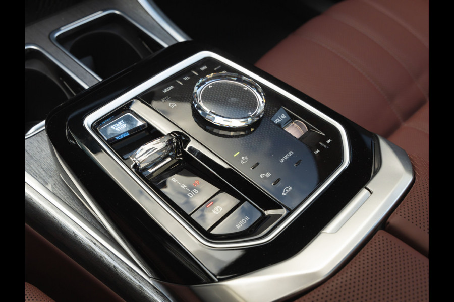 BMW i7 xDrive60 - Bowers & Wilkins - Automatische Deuren - Stoelventilatie + Massage