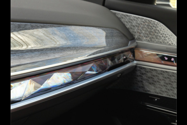 BMW i7 xDrive60 - Bowers & Wilkins - Automatische Deuren - Stoelventilatie + Massage