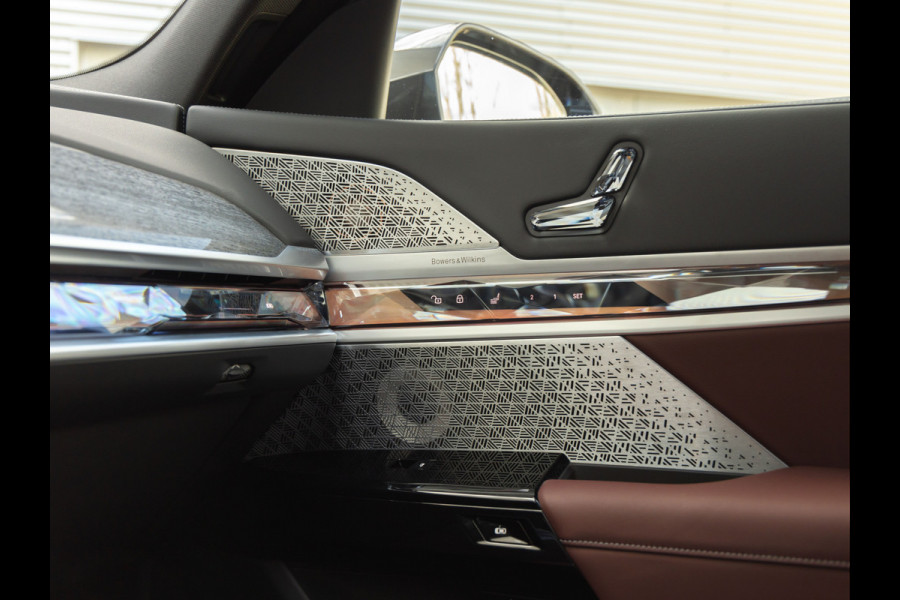 BMW i7 xDrive60 - Bowers & Wilkins - Automatische Deuren - Stoelventilatie + Massage