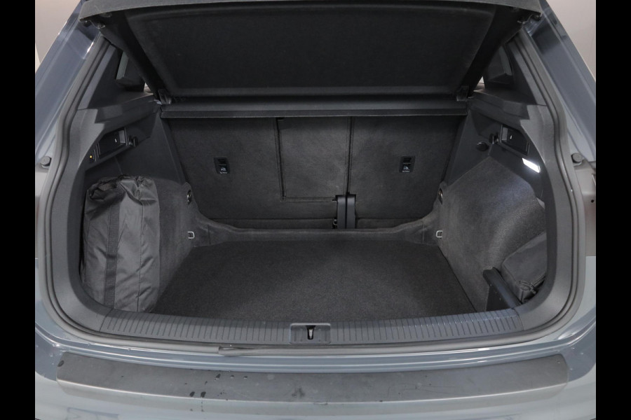 Volkswagen Tiguan 1.5 TSI R-Line Business 150pk DSG| Navi| 19'LM-velgen| Camera|Digital display