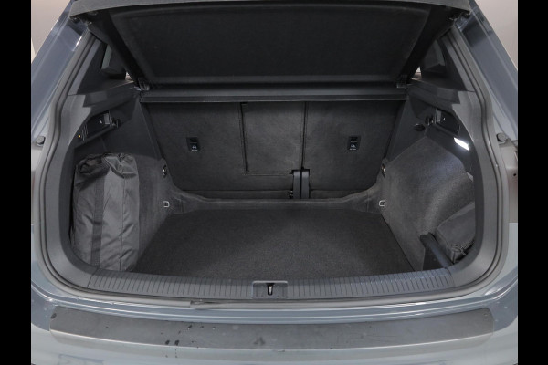 Volkswagen Tiguan 1.5 TSI R-Line Business 150pk DSG| Navi| 19'LM-velgen| Camera|Digital display