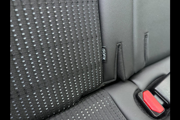 Peugeot 2008 1.2 PureTech GT-line | CARPLAY | PANO | TREKHAAK | NAVI | BLUETOOTH | AUX/USB | CC | PDC | APK T/M 20-10-2026 | TOP