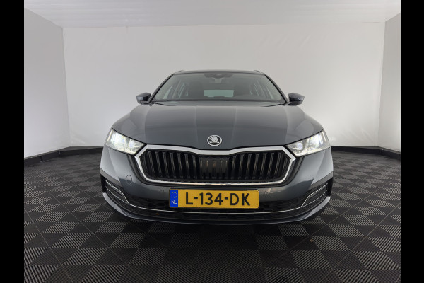 Škoda Octavia Combi 1.5 TSI First Edition (INCL.BTW) *FULL-LED | DIGI-COCKPIT | ADAPTIVE-CRUISE | LANE-ASSIST | HEATED-COMFORTSEATS | KEYLESS | AMBIENT-LIGHT | DAB+ | PRIVACY-GLASS | NAVI-FULLMAP | 18''ALU | TOWBAR*