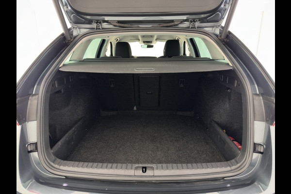 Škoda Octavia Combi 1.5 TSI First Edition (INCL.BTW) *FULL-LED | DIGI-COCKPIT | ADAPTIVE-CRUISE | LANE-ASSIST | HEATED-COMFORTSEATS | KEYLESS | AMBIENT-LIGHT | DAB+ | PRIVACY-GLASS | NAVI-FULLMAP | 18''ALU | TOWBAR*