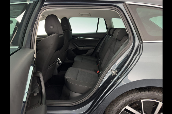 Škoda Octavia Combi 1.5 TSI First Edition (INCL.BTW) *FULL-LED | DIGI-COCKPIT | ADAPTIVE-CRUISE | LANE-ASSIST | HEATED-COMFORTSEATS | KEYLESS | AMBIENT-LIGHT | DAB+ | PRIVACY-GLASS | NAVI-FULLMAP | 18''ALU | TOWBAR*