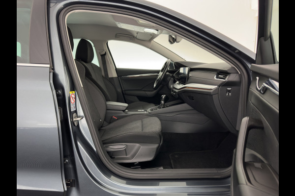 Škoda Octavia Combi 1.5 TSI First Edition (INCL.BTW) *FULL-LED | DIGI-COCKPIT | ADAPTIVE-CRUISE | LANE-ASSIST | HEATED-COMFORTSEATS | KEYLESS | AMBIENT-LIGHT | DAB+ | PRIVACY-GLASS | NAVI-FULLMAP | 18''ALU | TOWBAR*