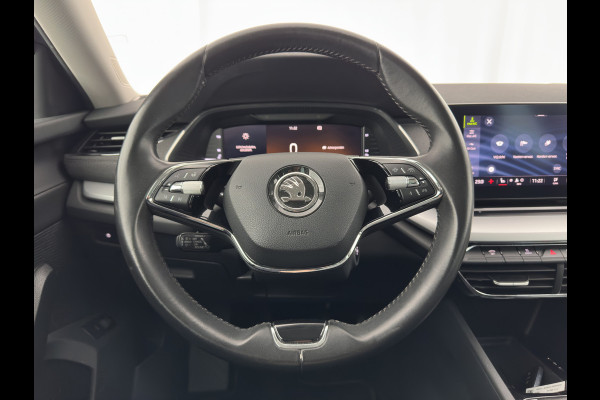 Škoda Octavia Combi 1.5 TSI First Edition (INCL.BTW) *FULL-LED | DIGI-COCKPIT | ADAPTIVE-CRUISE | LANE-ASSIST | HEATED-COMFORTSEATS | KEYLESS | AMBIENT-LIGHT | DAB+ | PRIVACY-GLASS | NAVI-FULLMAP | 18''ALU | TOWBAR*