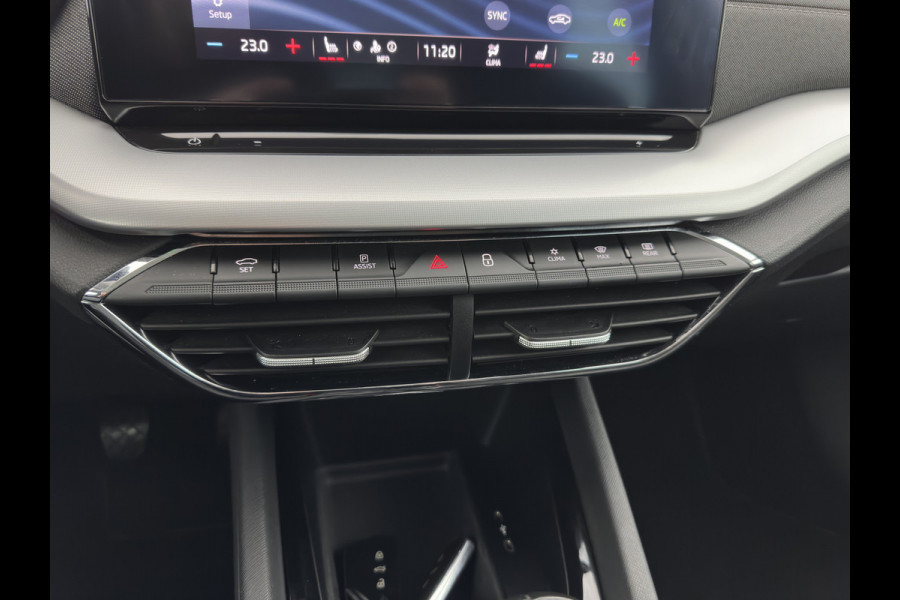 Škoda Octavia Combi 1.5 TSI First Edition (INCL.BTW) *FULL-LED | DIGI-COCKPIT | ADAPTIVE-CRUISE | LANE-ASSIST | HEATED-COMFORTSEATS | KEYLESS | AMBIENT-LIGHT | DAB+ | PRIVACY-GLASS | NAVI-FULLMAP | 18''ALU | TOWBAR*