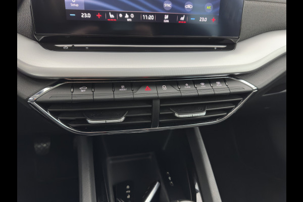 Škoda Octavia Combi 1.5 TSI First Edition (INCL.BTW) *FULL-LED | DIGI-COCKPIT | ADAPTIVE-CRUISE | LANE-ASSIST | HEATED-COMFORTSEATS | KEYLESS | AMBIENT-LIGHT | DAB+ | PRIVACY-GLASS | NAVI-FULLMAP | 18''ALU | TOWBAR*