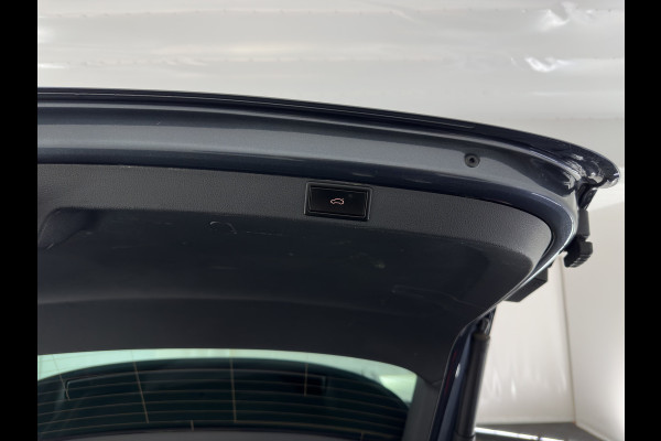 Škoda Octavia Combi 1.5 TSI First Edition (INCL.BTW) *FULL-LED | DIGI-COCKPIT | ADAPTIVE-CRUISE | LANE-ASSIST | HEATED-COMFORTSEATS | KEYLESS | AMBIENT-LIGHT | DAB+ | PRIVACY-GLASS | NAVI-FULLMAP | 18''ALU | TOWBAR*