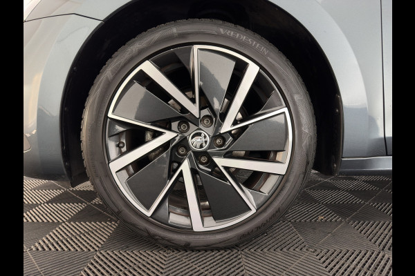 Škoda Octavia Combi 1.5 TSI First Edition (INCL.BTW) *FULL-LED | DIGI-COCKPIT | ADAPTIVE-CRUISE | LANE-ASSIST | HEATED-COMFORTSEATS | KEYLESS | AMBIENT-LIGHT | DAB+ | PRIVACY-GLASS | NAVI-FULLMAP | 18''ALU | TOWBAR*