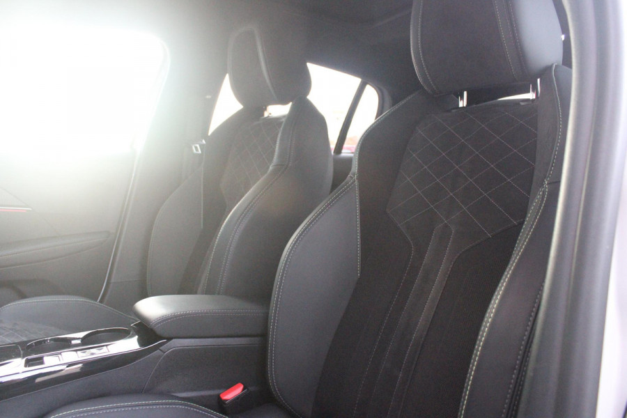 Peugeot 208 1.2 130PK AUTOMAAT GT PACK | BLACK PACK | PANORAMA DAK | ALCANTARA BEKLEDING | ACHTERUITRIJ CAMERA | ADAPTIVE CRUISE CONTROL | FULL LED KOPLAMPEN | 3-D INSTRUMENTENPANEEL | STOEL VERWARMING | 17" LICHTMETALEN VELGEN | ALL SEASON BANDEN | DODEHOEK DETECTIE | NAVIGATIE | APPLE CARPLAY/ANDROID AUTO | DAB+ RADIO |