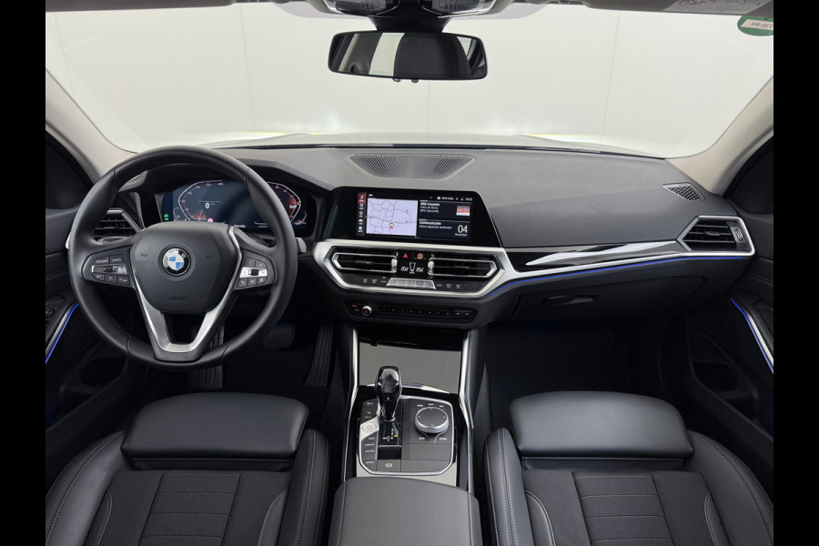 BMW 3-serie 320i 2.0T 184pk AUT-8 Navi-Pro Apple Carplay Android Bordherk. Sport Line Shadow-Line Sportstoel+ 1/2 Leer PDC-a+v Teleservice D HiFi+9speakers Drive-Assist LED Connected-Services LED Live Cockpit Pro Active guard DAB WiFi 1600kg trekvermogen