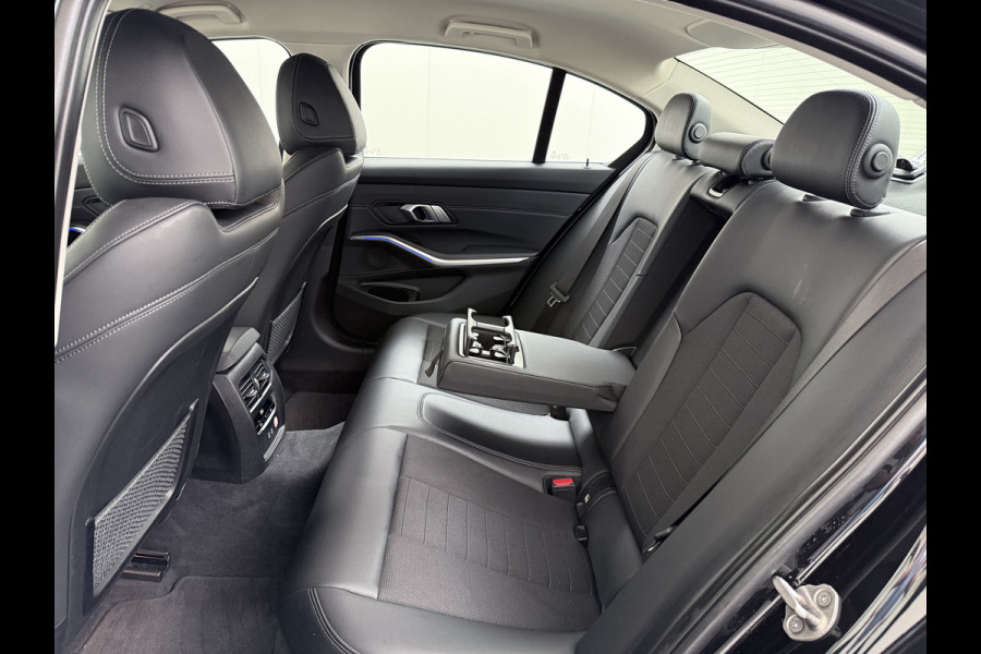 BMW 3-serie 320i 2.0T 184pk AUT-8 Navi-Pro Apple Carplay Android Bordherk. Sport Line Shadow-Line Sportstoel+ 1/2 Leer PDC-a+v Teleservice D HiFi+9speakers Drive-Assist LED Connected-Services LED Live Cockpit Pro Active guard DAB WiFi 1600kg trekvermogen
