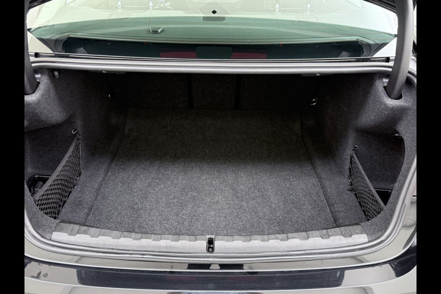 BMW 3-serie 320i 2.0T 184pk AUT-8 Navi-Pro Apple Carplay Android Bordherk. Sport Line Shadow-Line Sportstoel+ 1/2 Leer PDC-a+v Teleservice D HiFi+9speakers Drive-Assist LED Connected-Services LED Live Cockpit Pro Active guard DAB WiFi 1600kg trekvermogen