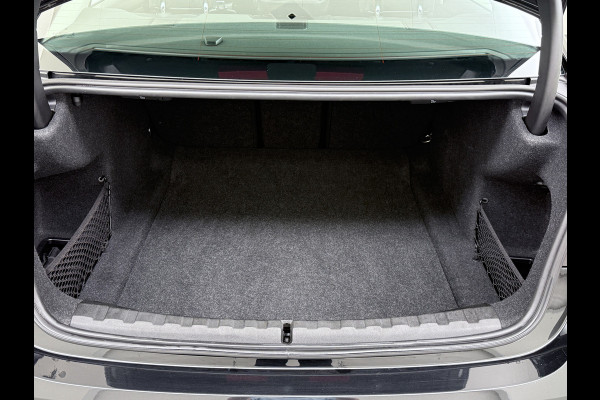 BMW 3-serie 320i 2.0T 184pk AUT-8 Navi-Pro Apple Carplay Android Bordherk. Sport Line Shadow-Line Sportstoel+ 1/2 Leer PDC-a+v Teleservice D HiFi+9speakers Drive-Assist LED Connected-Services LED Live Cockpit Pro Active guard DAB WiFi 1600kg trekvermogen